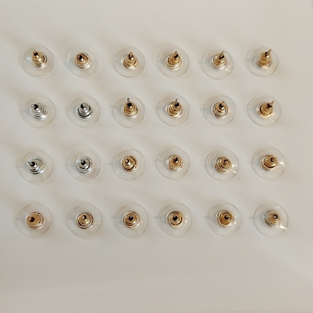 Steve Madden Earring Set - Picture 4 of 4